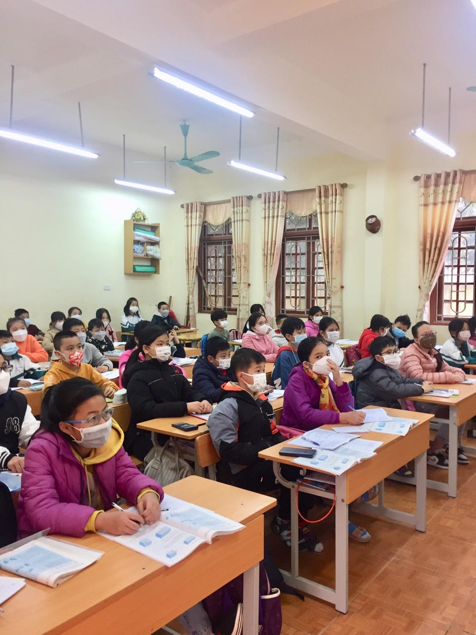 Chào đón các em học sinh thân yêu quay lại trường