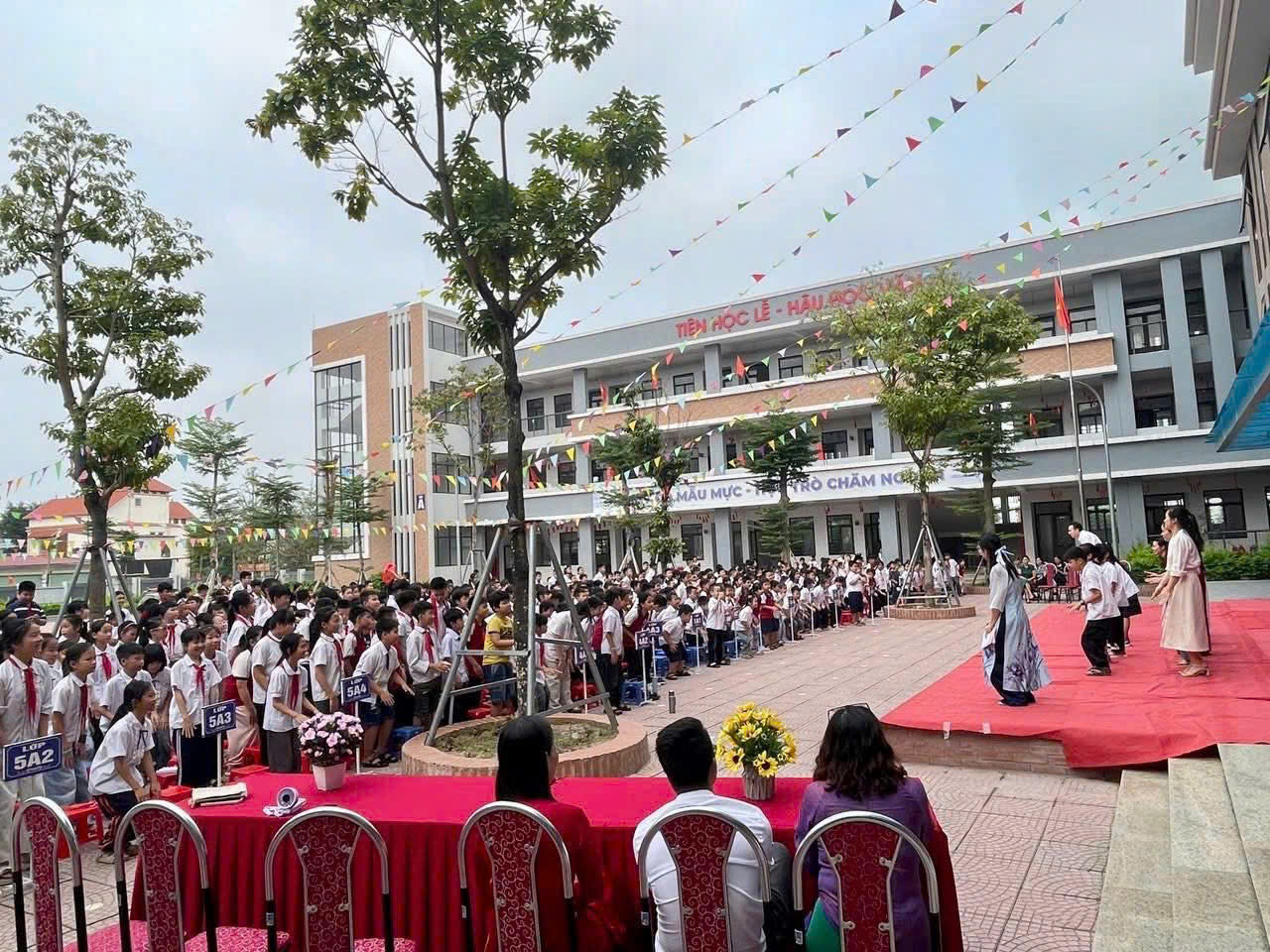 🎉 GIAO LƯU TIẾNG ANH – “MÙA HÈ RỰC RỠ”🎉
