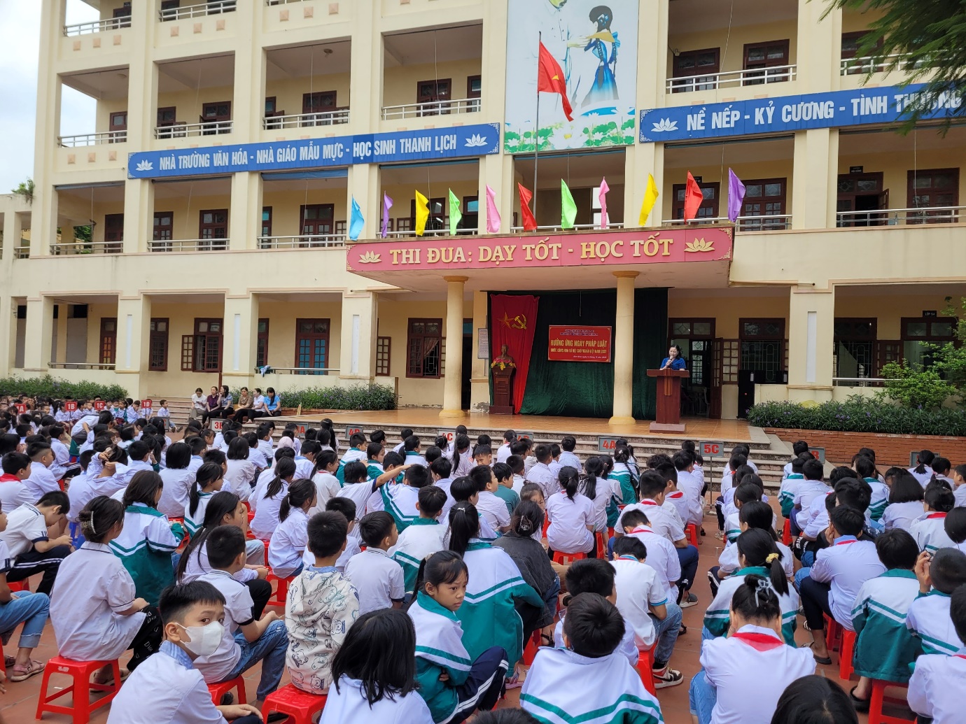 Hưởng ứng ngày pháp luật nước Cộng hòa XHCN Việt Nam